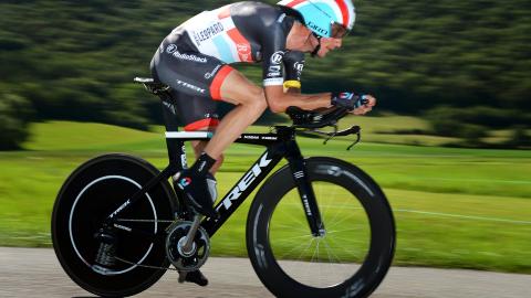 LANGT BAK: Frank Schleck hang ikke med de beste i sammendraget i �rets Tour, men ble nummer tre i fjor. Foto:  EPA/YORICK JANSENS BELGIUM OUT