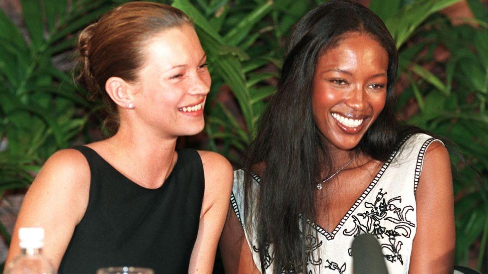  JOBBET SAMMEN F�R:  Kate Moss og Naomi Campbell er videns kjent for sine supermodellkarrierer. De har mang en gang tr�let catwalken sammen, og sommerens London-OL er intet unntak. Dette bildet er tatt p� Cuba i 1998, da de to var i samtale med president Fidel Castro. Foto: ADALBERTO ROQUE / Scanpix