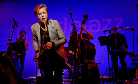 INNFRIDDE: Saksofonisten Marius Neset og Trondheim Jazzorkester innfridde på Plassen. FOTO: LARS EIVIND BONES/DAGBLADET INNFRIDDE: Saksofonisten Marius Neset og Trondheim Jazzorkester innfridde på Plassen. FOTO: LARS EIVIND BONES/DAGBLADET