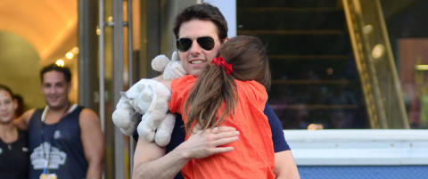 Tom Cruise tviholder på datteren Suri