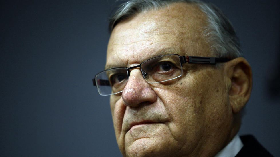 T�FF TYPE: Sheriff Joe Arpaio i Maricopa County er kjent for beinhard behandling av kriminelle, sterk st�tte til anti-innvandingslover  -  og for � etterforske Barack Obamas statsborgerskap. Foto: REUTERS / Joshua Lott / NTB Scanpix