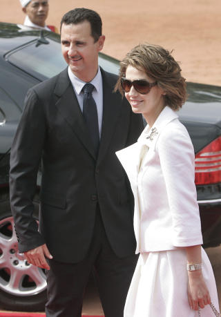 GLAMORØS: I franske Vouge blir Asma al-Assad beskrevet som «en rose i ørkenen». Her med mannen på statsbesøk i India. Foto: AP / Gurinder Osan / NTB Scanpix GLAMORØS: I franske Vouge blir Asma al-Assad beskrevet som «en rose i ørkenen». Her med mannen på statsbesøk i India. Foto: AP / Gurinder Osan / NTB Scanpix