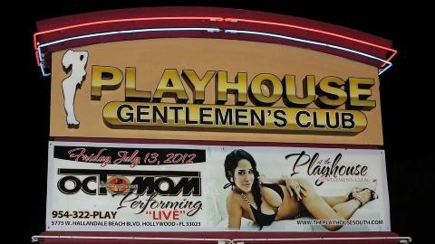 STRIPPER: Over 400 personer skal ha m�tt opp for � se fjortenbarnsmammaen strippe. Foto: Stella pictures