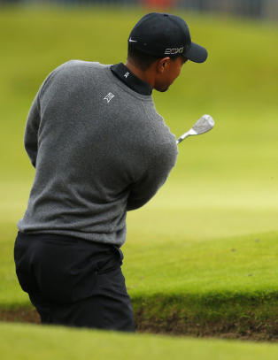 Publikum br�lte for Tiger etter dette kunstslaget