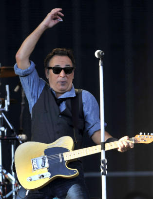 Vi anmelder Bruce p� Valle Hovin l�t for l�t