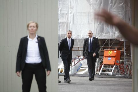 Statsminister Jens Stoltenberg ankommer Regjeringskvartalet.