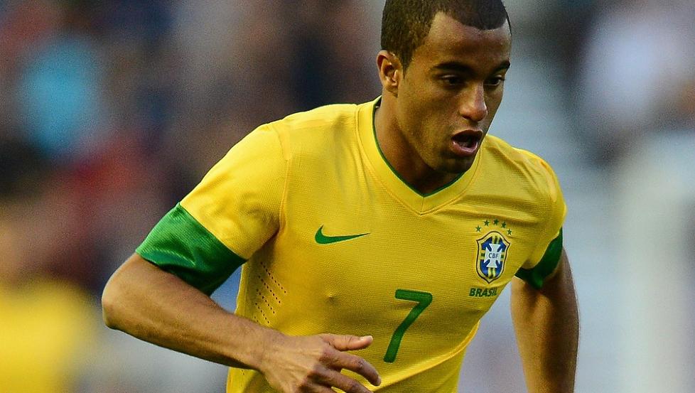 TIL FRANSK FOTBALL: Lucas Moura er klar for Paris Saint-Germain. Foto: AFP PHOTO/ANDREW YATES