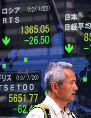 Spanske problemer senket verdens b�rser