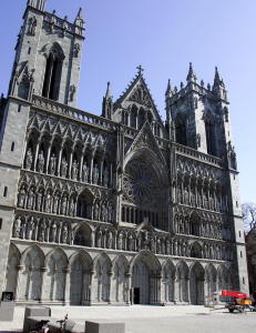 Romfolk har sl�tt leir ved Nidarosdomen