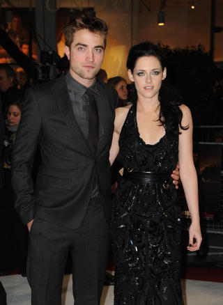  PAR:  Kristen Stewart og Robert Pattinson har v�rt kj�rester i tre �r. Nylig ble det kjent at hun har v�rt utro med regiss�r Rupert Sanders. Foto: Stella Pictures