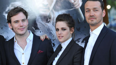  HEMMELIG FORHOLD:  Rupert Sanders (t.h.) er gift og har to barn. Det stoppet ham ikke fra � ha et forhold med sin 19 �r yngre kollega Kristen Stewart. Foto: Stella Pictures