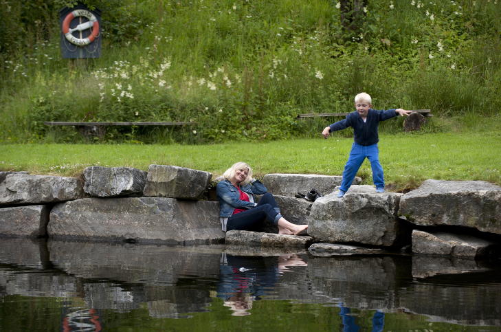 LATE DAGER: I �r timet Eli Kari ferien perfekt, v�ret p� Vestlandet var suverent i begynnelsen av juli. - For f�rste gang p� lenge har jeg ikke brukt regnt�y en eneste dag i ferien, sier hun.   Foto: Tor Erik H. Mathiesen