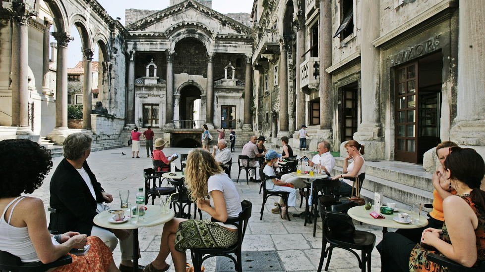 SMAK AV ITALIA: Nord i Kroatia f�r du f�lelsen av � v�re i Italia, uten at det koster p� langt n�r like mye. Bildet er tatt i byen Split. Foto: GEIR B�LSTAD