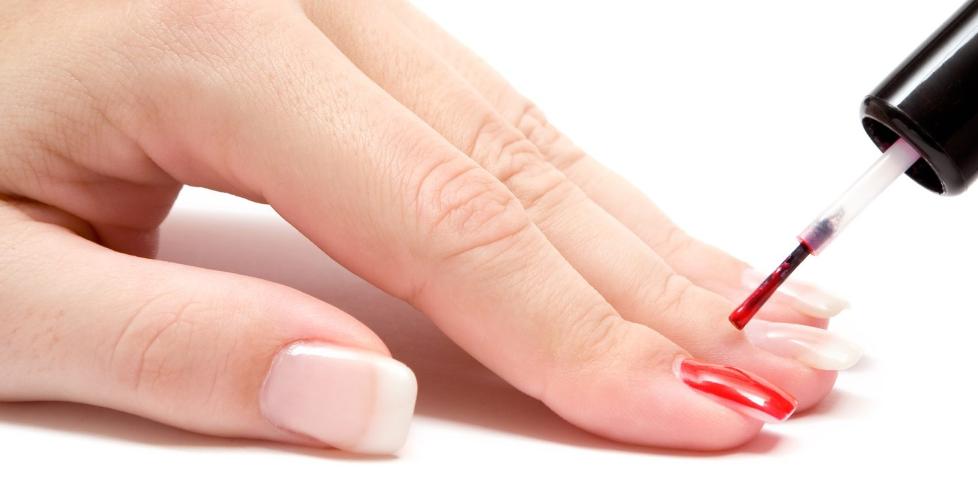 LAKKDILLA: Gj�r du det riktig, vil lakken holde lenge.  Foto: Thinkstockphoto.com