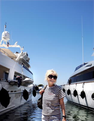 Lei m�kkav�ret? Hit drar kjendisene for � slikke sol