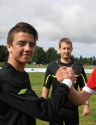 Verdens f�rste turnering med �Handshake for Peace�