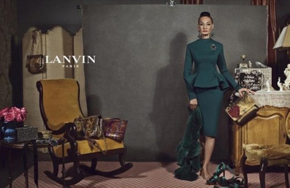 ELEGANT: 82 �r gamle Jacquie �Tajah� Murdock fikk endelig pr�ve seg som modell. I luksusmerket Lanvins nye kampanje er hun fotografert av stjernefotograf Steven Meisel. Foto: Lanvin
