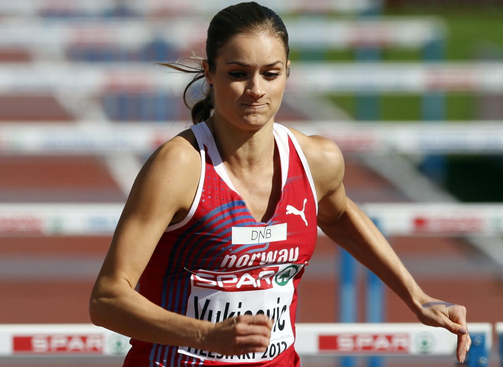 RESPONDERER IKKE P� TRENING: Christina Vukicevic f�r ikke kroppen til � spille p� lag, og har n� i samr�d med apparatet rundt seg besluttet � trekke seg fra 100 meter hekk under OL i London. Foto: Lise �serud / NTB scanpix