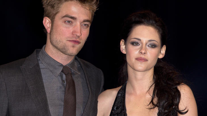 TR�BBEL I PARADIS: Robert Pattinson (26) og Kristen Stewart (22) har v�rt kj�rester i flere �r. Etter at Stewart bekreftet at hun hadde hatt en aff�re med mannen som har regissert hennes nyeste film, er forholdet satt p� pr�ve. Foto: AP Photo / NTB Scanpix