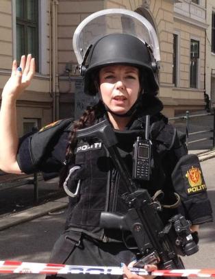 Ansatte fant mistenkelig gjenstand under bil p� vei inn til USAs ambassade