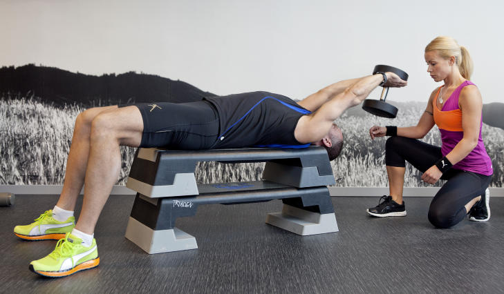 BOOKET M�NEDSVIS MED PT-TIMER: Lene Alexandra �ien forteller til Her og N� at B�rge Kraft-Pettersen kom til henne med et �nske om livstilsendring og � g� ned i vekt. Det oppn�dde han. Bildet er tatt i sammenheng med en treningsreportasje for bladet �God Torsdag�. Foto: Elisabeth Sperre Alnes/Dagbladet