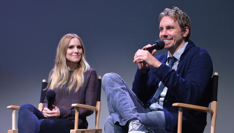 �NSKER FRED OG RO: Skuespiller Kristen Bell og kj�resten Dax Shepard er ikke forn�yde med � ha f�tt Justin Bieber som nabo. Foto: Larry Busacca / Getty Images / AFP / NTB Scanpix