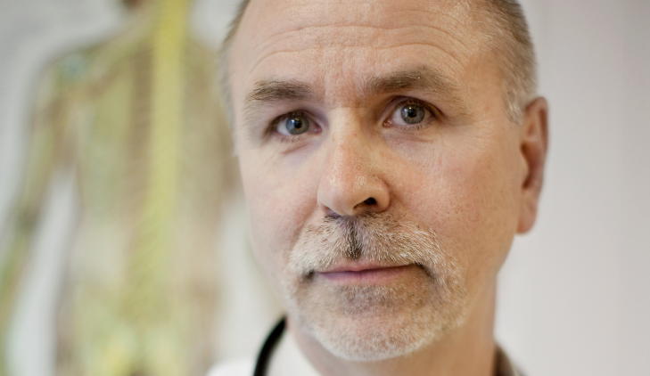 -USERIØS KRITIKK: Doktor Rolf Luneng ved Norsk Borreliose Senter i Oslo mener Aavitslands kritikk er useriøs.
Foto: Espen Røst / Dagbladet -USERIØS KRITIKK: Doktor Rolf Luneng ved Norsk Borreliose Senter i Oslo mener Aavitslands kritikk er useriøs.
Foto: Espen Røst / Dagbladet