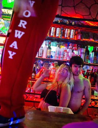 - Oppmerksomhet fra gutta er g�y, det er en del av greia med � dra hit