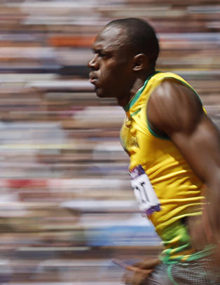 Bolt jogget seg til semifinale