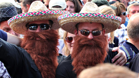 LURESKJEGG: ZZ Top-fans p� bandets konsert fredag kveld. Men Texas-trioen innfridde ikke. Foto: Bj�rn-Owe Holmberg / Dagbladet
