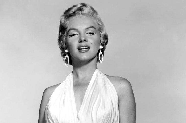 HVA SKJEDDE?: Det er fremdeles mange ubesvarte sp�rsm�l rundt Marilyn Monroes d�dsfall 5. august 1962. Femti �r etter sin d�d er hun regnet som et av Hollywoods st�rste ikoner. Foto: Stella Pictures