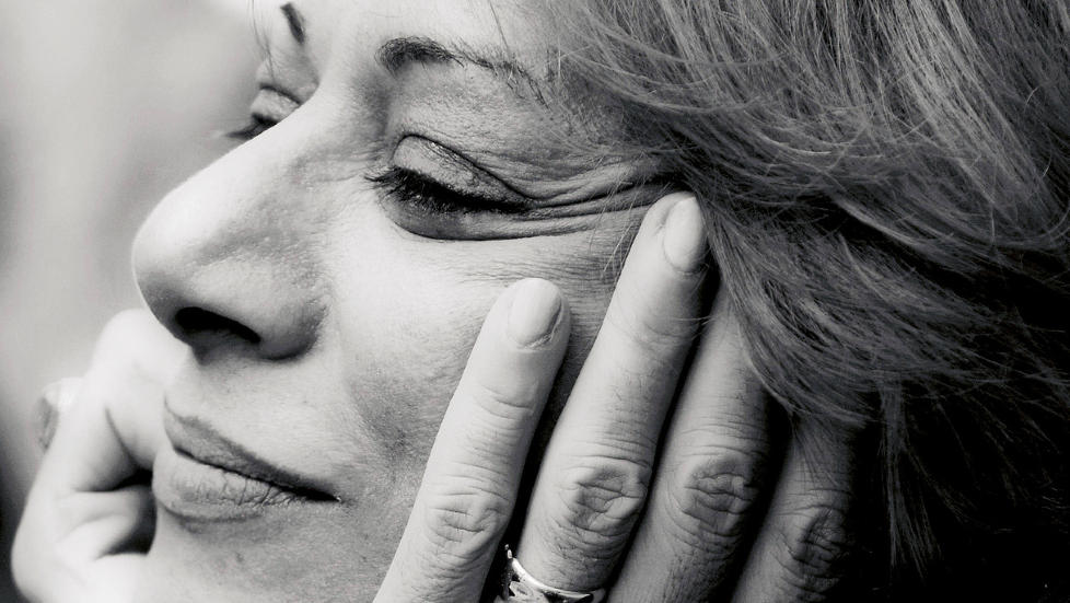 STERK HISTORIE: Parinoush Saniee har skrevet en roman som vakte enorm oppsikt i Iran, da den utkom for �tte �r siden. N� foreligger den p� norsk. Foto: WAHID SABERI / FONT FORLAG