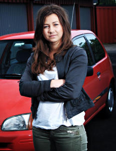 Charlotte (20) kj�pte bil for 5500 kroner, gjett hva hun m� betale i forsikring