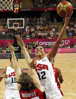 USAs basketjenter vant med 43 poeng  mot Canada