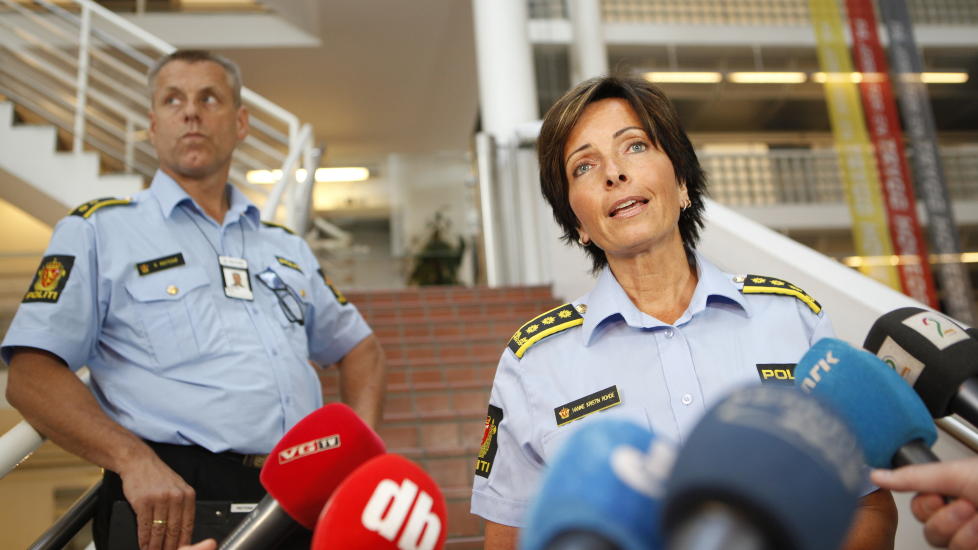 VENTER GJENNOMBRUDD: Fra Politiets pressekonferanse i g�r. Rune Insteb� og politi-inspekt�r Hanne Kristin Rhode. Foto: Anette Karlsen / NTB scanpix