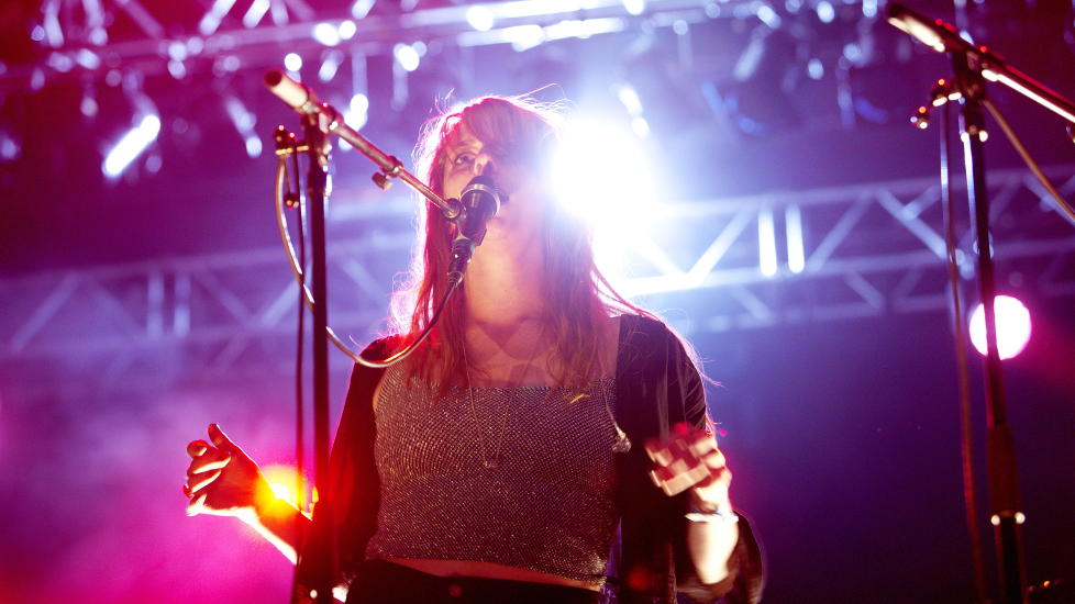 KOMPLETT ARTIST: Susanne Sundf�r s�rget for den ultimate avslutningen p� �yas f�rste dag.
Foto: Stian Lysberg Solum / NTB scanpix