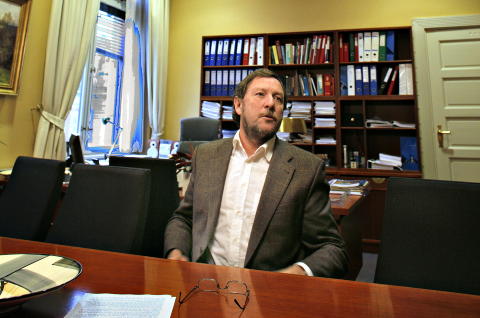 FINANSRÅD: Her er tidligere finansråd Tore Eriksen på jobb i Finansdepartementet.
Foto: Jacques Hvistendahl / Dagbladet FINANSRÅD: Her er tidligere finansråd Tore Eriksen på jobb i Finansdepartementet.
Foto: Jacques Hvistendahl / Dagbladet