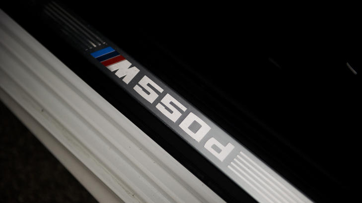 P�MINNELSE: Innstegslistene levner ingen tvil om hva du setter deg inn i. Det blir ikke r�ere enn dette p� dieselfronten fra BMW. Foto: H�KON EIKESDAL