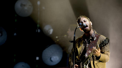 LYS OG LITE VARME: Dan Auerback, som tidligere i �r produserte den glimrende Dr. John-plata �Locked Down,� p� �ya fredag kveld. Foto: �istein Norum Monsen / DAGBLADET