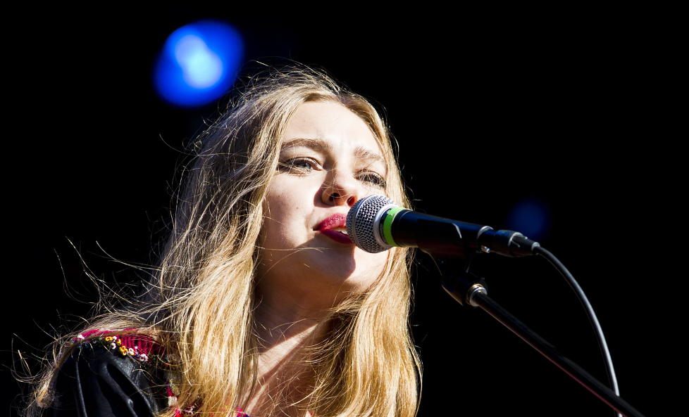 First Aid Kit, her ved Johanna S�derberg, synger p� Enga-scenen under �ya-festivalen i Middelalderparken i Oslo l�rdag.
Foto: Vegard Gr�tt / NTB scanpix