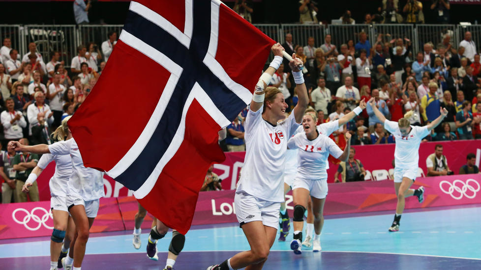 GULL: H�ndballjentene og Eirik Ver�s Larsen s�rget for gulljubel i London, men ikke siden 1984 har Norge tatt f�rre medaljer i OL. Foto: REUTERS/Adrees Latif
