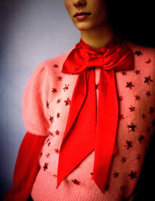 �Jeg har en presang til deg under strikkegenseren�