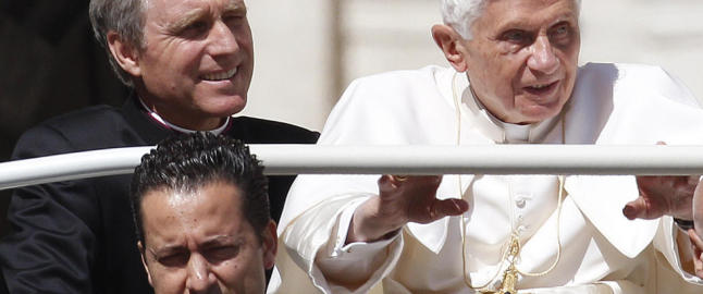 Paven svindlet av eks-butleren