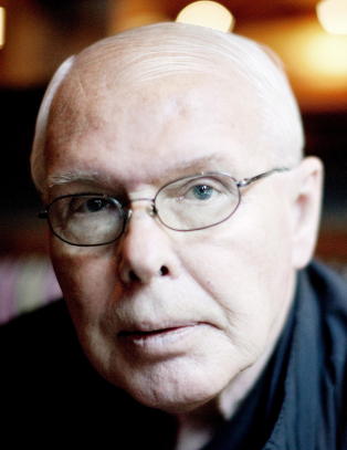 - Stoltenberg b�r ta sin hatt og g�. Han har ikke gjort jobben sin