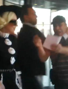 Her g�r Lady Gagas livvakt til angrep p� en fan