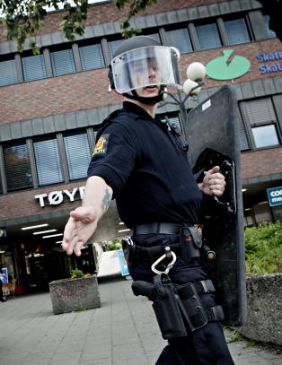 - Skjøt i taket på NAV-kontoret og holdt NAV-ansatt fanget på kontor