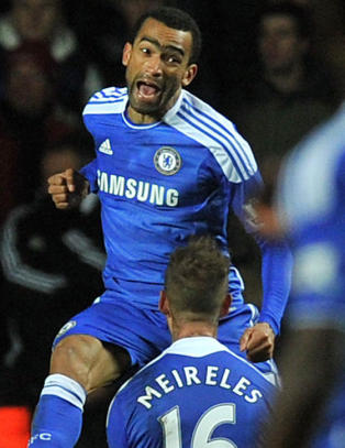 Bosingwa klar for QPR