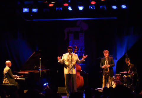 KLUBB:  Gregory Porter i ikke helt vellykket selskap. FOTO: TERJE MOSNES