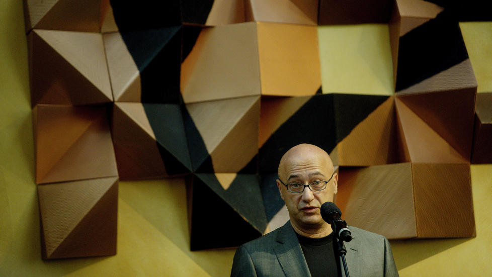 ETTERTRAKTET: Gabi Gleichmann er skribent, litteraturkritiker og forlegger, f�dt i Ungarn, oppvokst i Sverige og bosatt i Norge fra 1998. Debutromanen �Ud�delighetens elixir� var solgt til ti land allerede f�r utgivelse i Norge. Foto: NTB SCANPIX