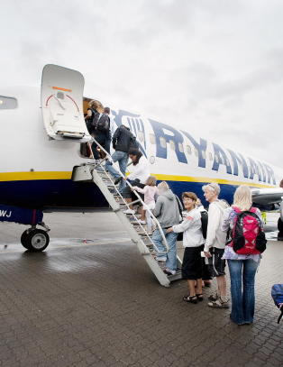 - Passasjerer burde betale ekstra for � v�re idioter